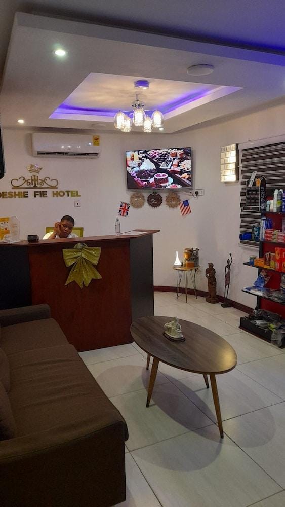 ADESHIE FIE HOTEL Hotel in Central Region, Ghana