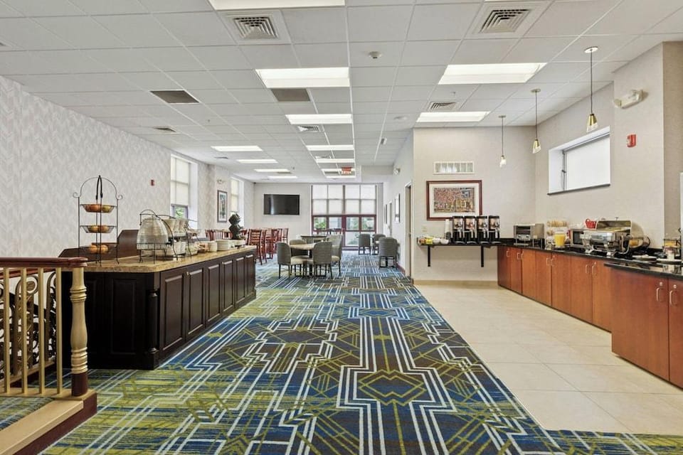Hotel Warner - Official Site Hotel in West Chester
