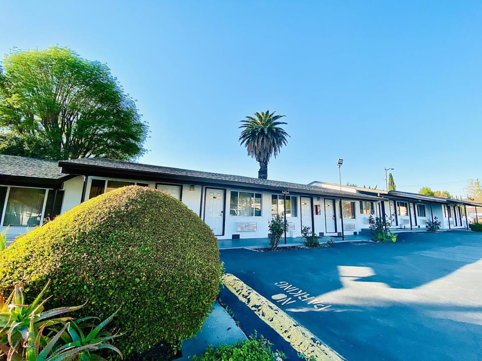 Casa Blanca Inn - Whittier, Los Angeles Hotel in Santa Fe Springs