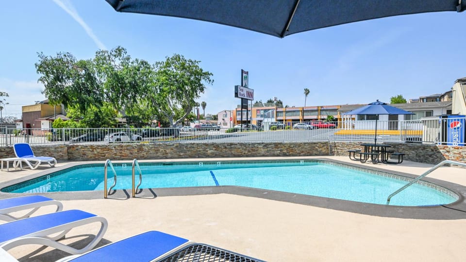 Sea Rock Inn - Long Beach Hotel in Long Beach