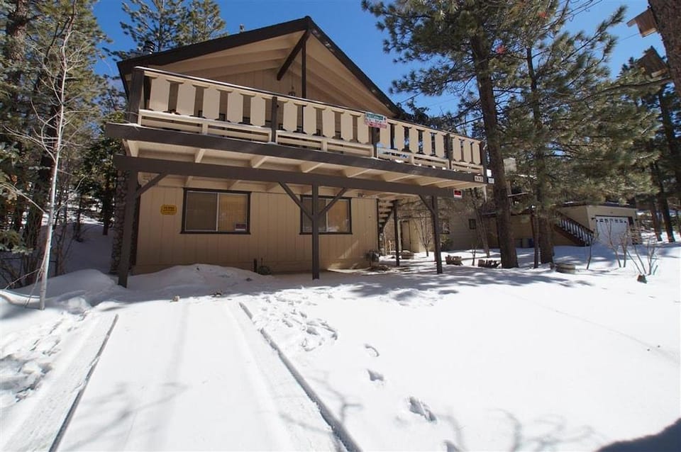 Chalet Georgia Hotel in Big Bear