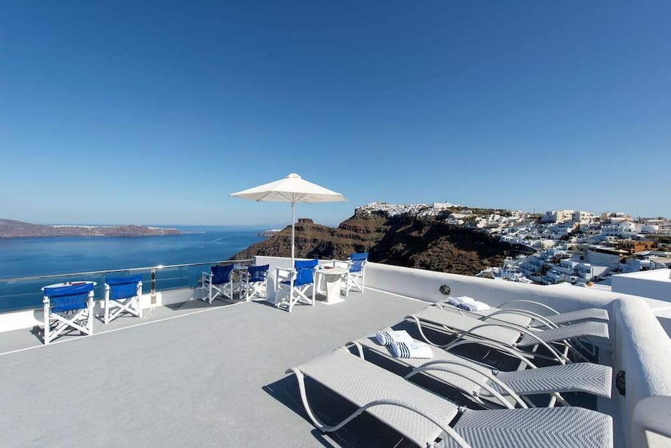 Vallas Apartments Hotel in Thera