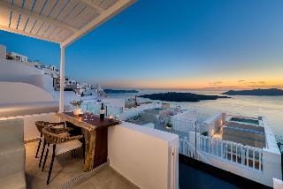 Iriana Apartments Hotel in Thera
