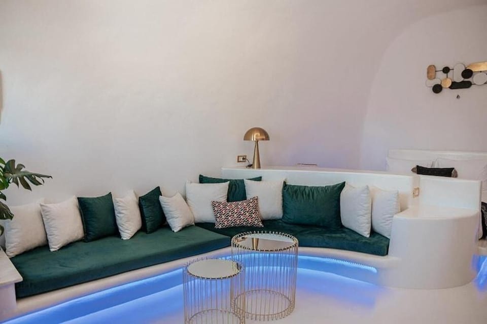 Canyon Santorini Hotel in Thera