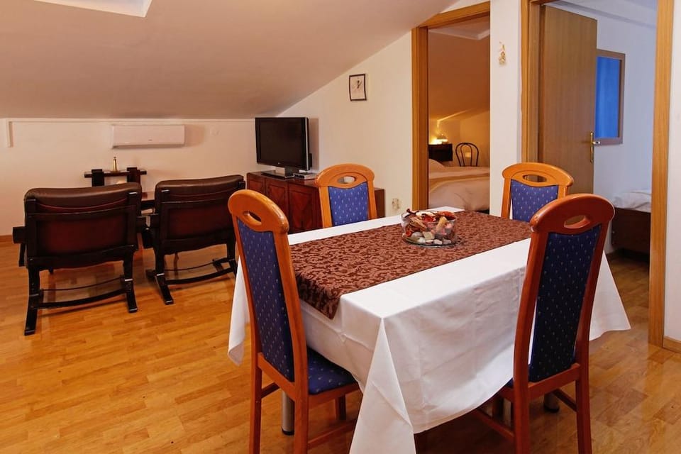 Rose Garden Apartments Hotel in Bol