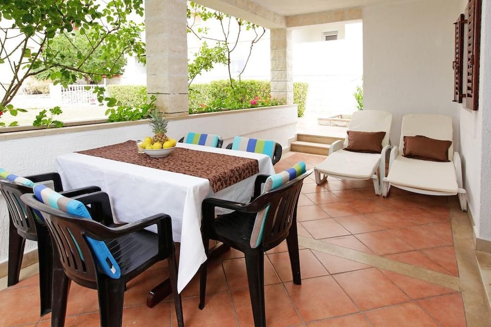Rose Garden Apartments Hotel in Bol