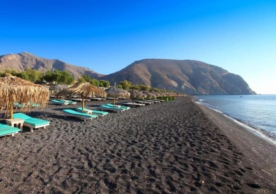 Santorini Breeze Hotel in Perissa
