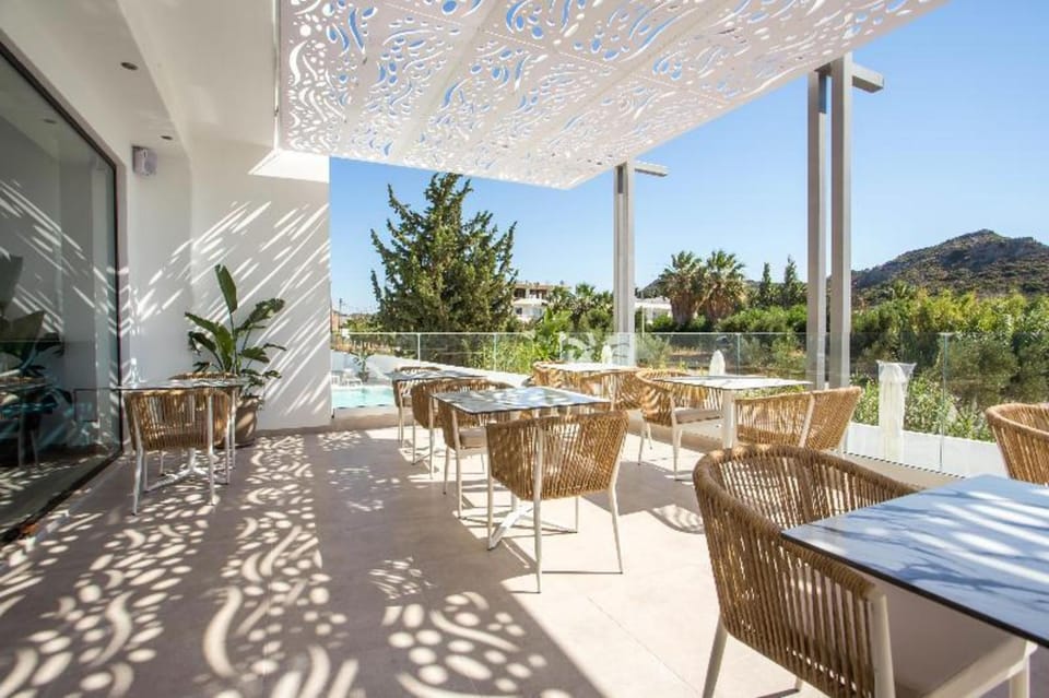Hollywood Inn Hotel in Faliraki Harbor