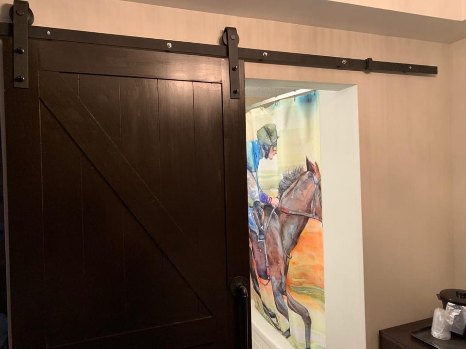 Cedar Stables Inn & Suites Hotel in Sandusky