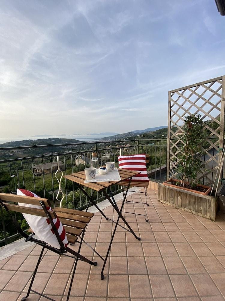 Lucky House e Il Mare in Mansarda Hotel in Campania