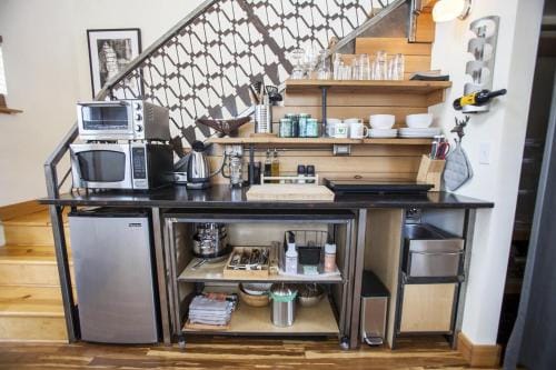 Blue Door Micro-Loft Hotel in Portland