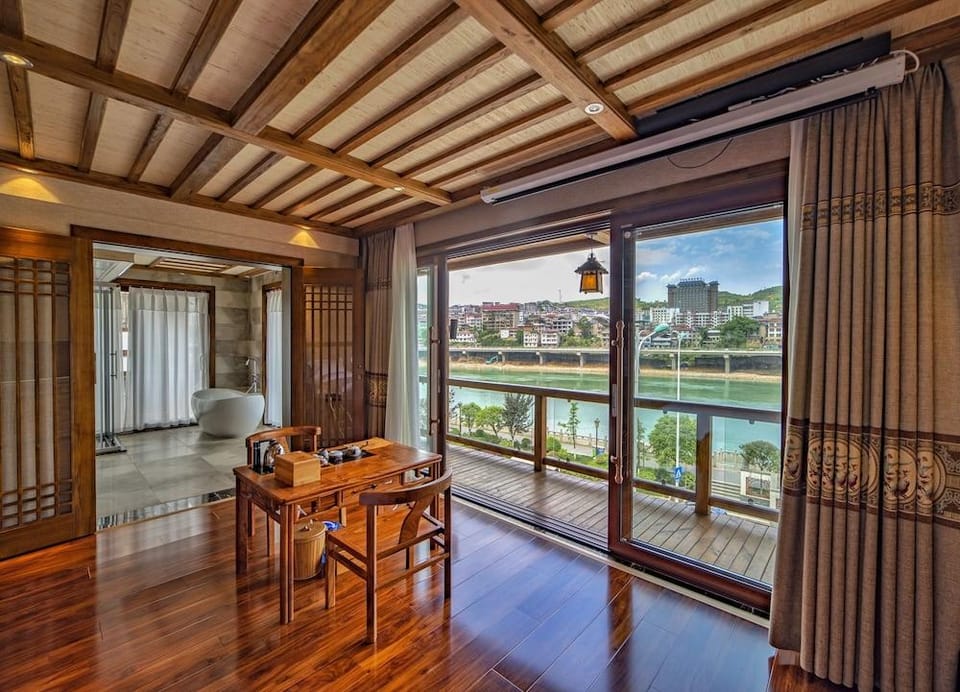 Riverside Boutique Inn Hotel in Hubei