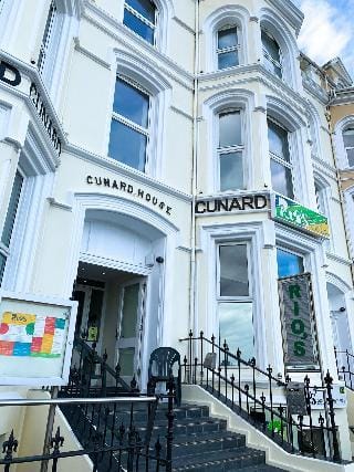 Cunard Apartments Hotel in Douglas