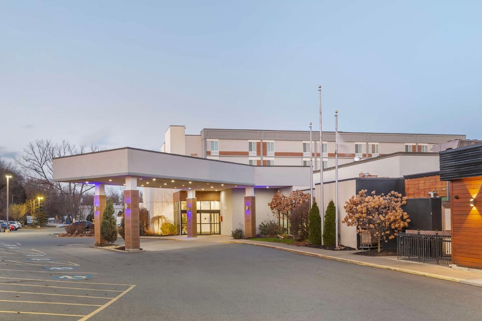 Best Western Plus New Englander Hotel in Woburn