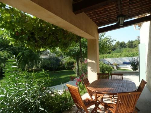 CHAMBRES D'HOTES CLIMATISEES avec CUISINE d'ETE "VILLA GOUR du PEYROL" Hotel in Provence-Alpes-Côte d'Azur