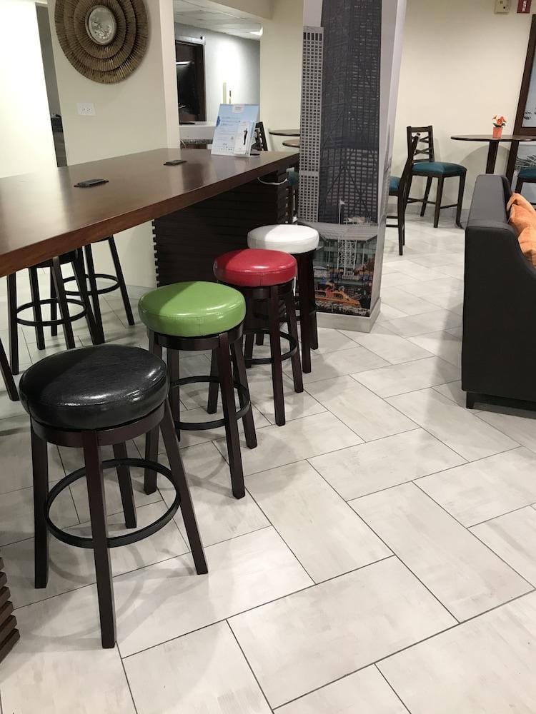 Baymont Inn & Suites Chicago/Alsip Hotel in Crestwood