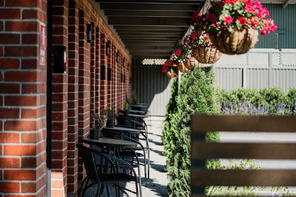 Farmers Arms Art Suites Hotel in Daylesford