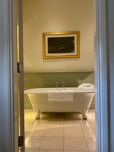 The Punch Bowl Inn Hotel in England