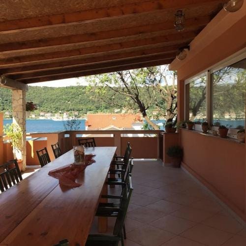 Apartments and rooms by the sea Supetarska Draga - Donja, Rab - 16721 Hotel in Supetarska Draga