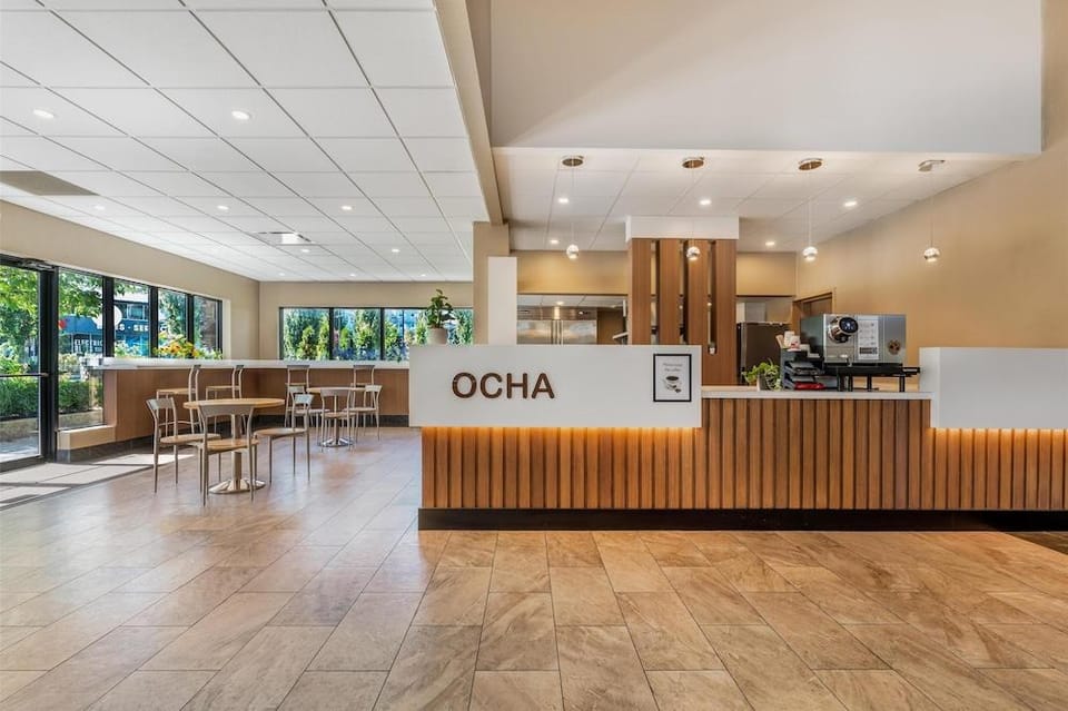 Best Western Plus Kings Inn & Conference Centre Hotel in Burnaby