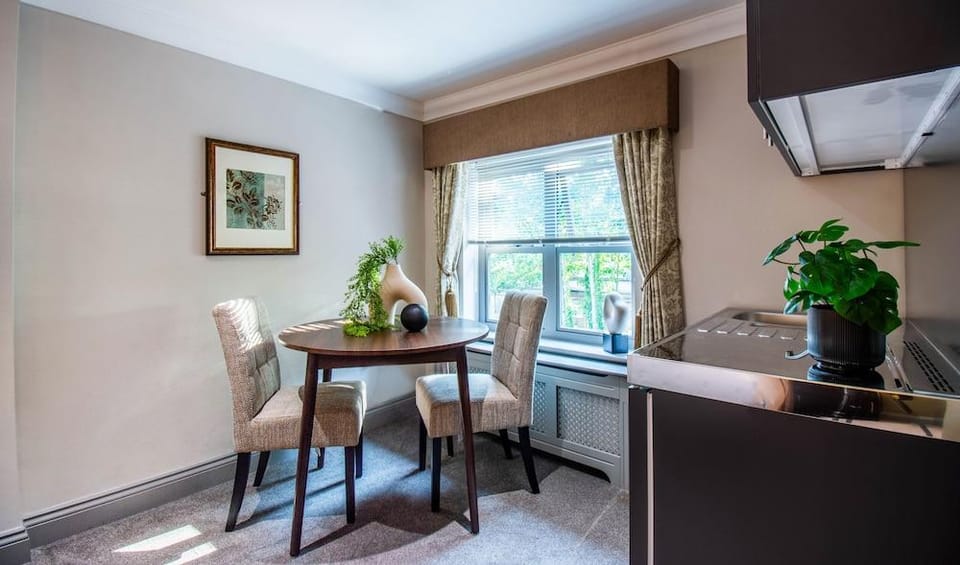 Eton House Hotel in Yeovil