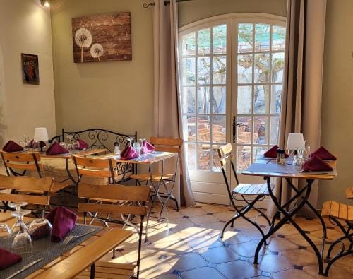 Auberge de la Table Ronde Inn in Gréoux-les-Bains