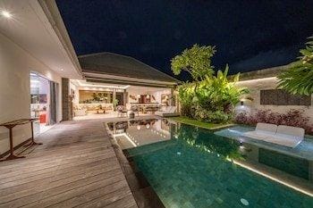 Villa Juna Hotel in Kuta