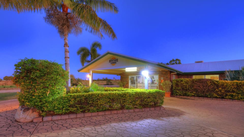 Heritage Lodge Motel Motel in Charters Towers