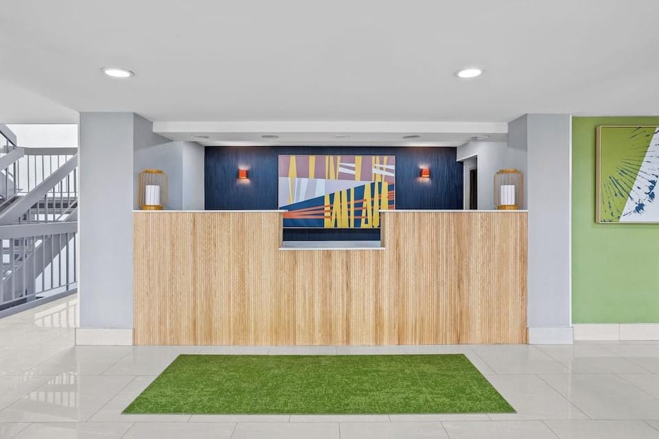 Comfort Inn O'Hare - Convention Center Hotel in Des Plaines