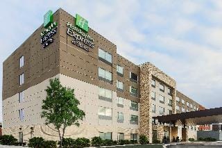 Holiday Inn Expr & Suites Chicago O'Hare Airport Hotel in Des Plaines