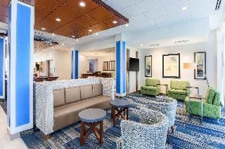 Holiday Inn Expr & Suites Chicago O'Hare Airport Hotel in Des Plaines