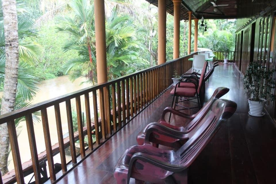 Backwater Retreat Hotel in Kerala
