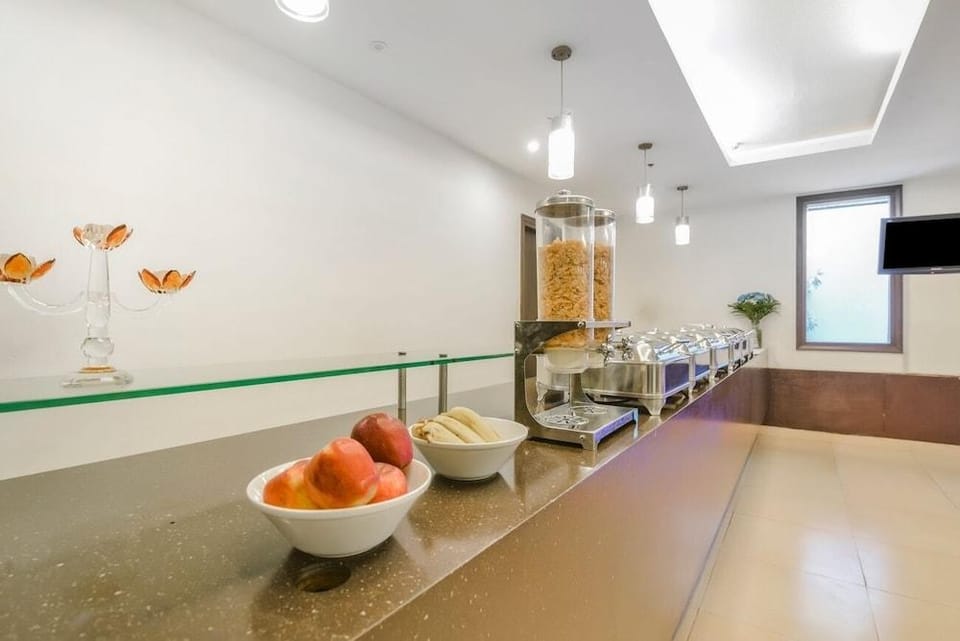 Royal Residence Golf View Hotel in Gurugram