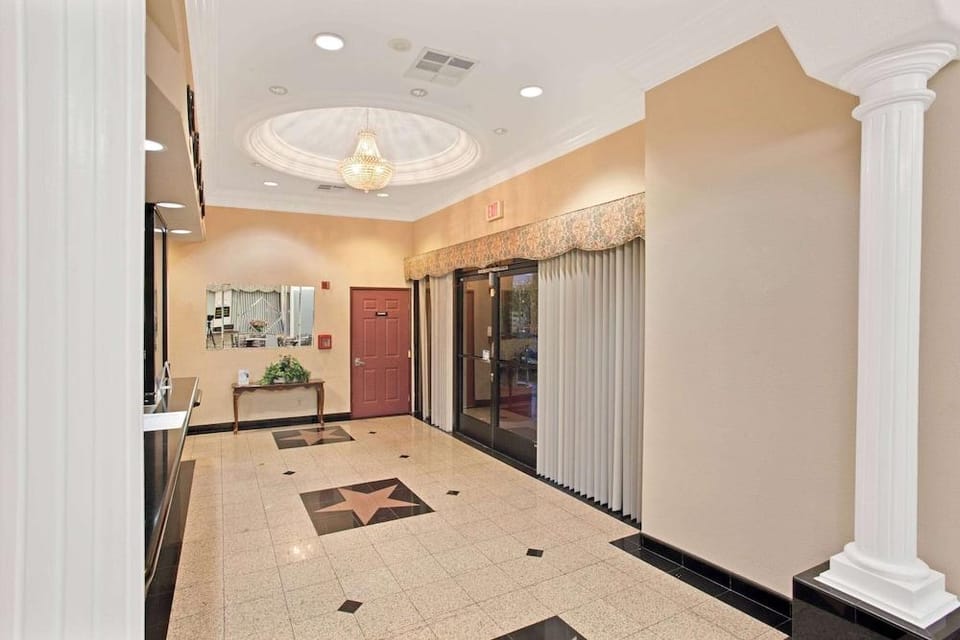Super 8 Hollywood/LA Area Hotel in Los Feliz