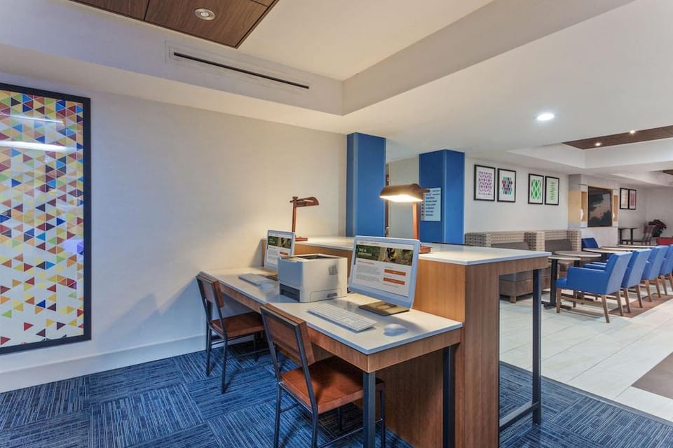 Holiday Inn Express Hotel in Elk Grove