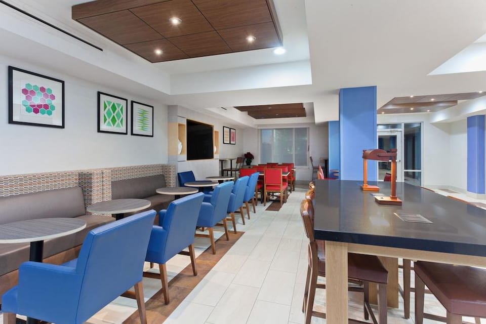 Holiday Inn Express Hotel in Elk Grove