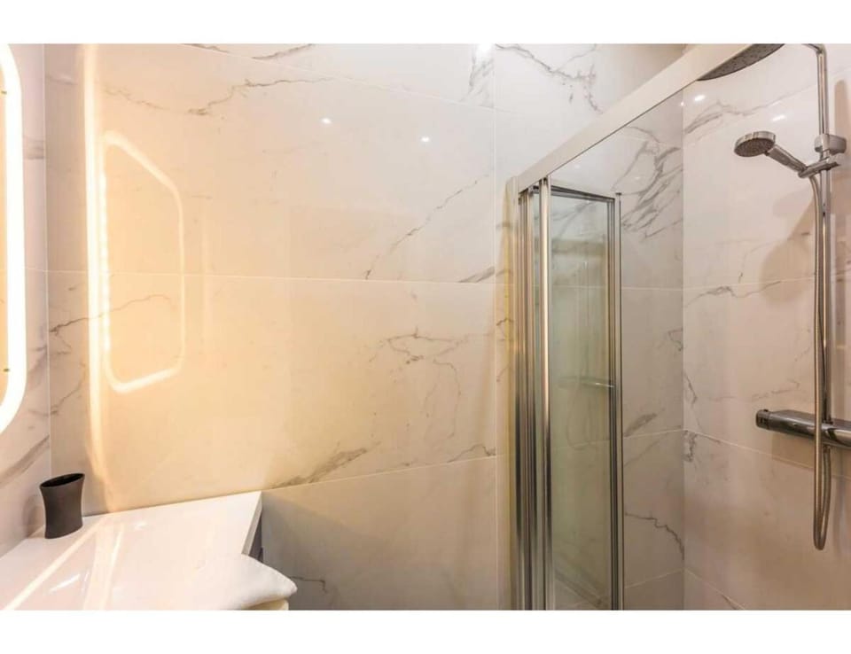 Spacious apartment - 3BR/8P - Place de la Bastille Resort in Paris