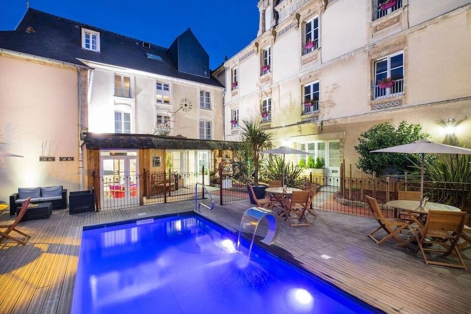 Hotel Du Luxembourg Et Restaurant Les 4 Saisons Hotel in Bayeux