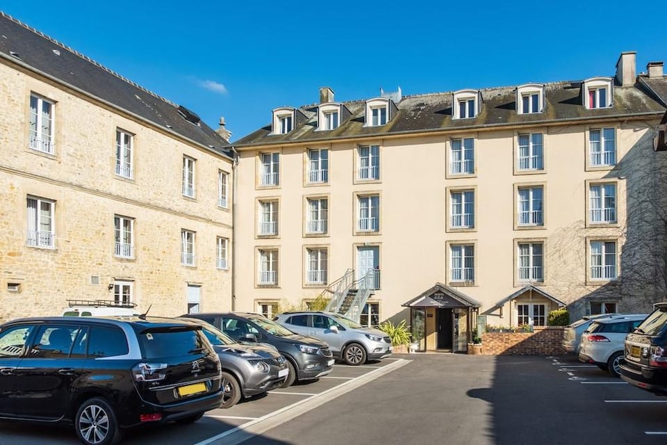 Hotel Du Luxembourg Et Restaurant Les 4 Saisons Hotel in Bayeux
