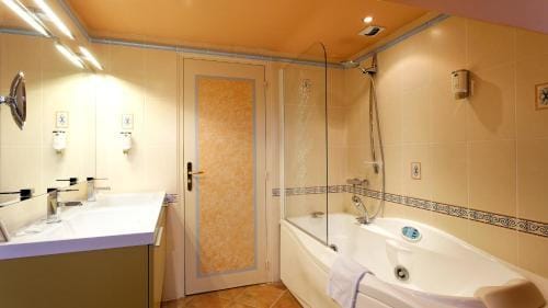 Logis Hotel le Medicis Hotel in Blois