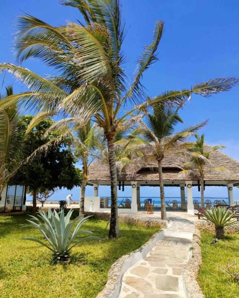 Mawe Zuri Resort Hotel in Kenya