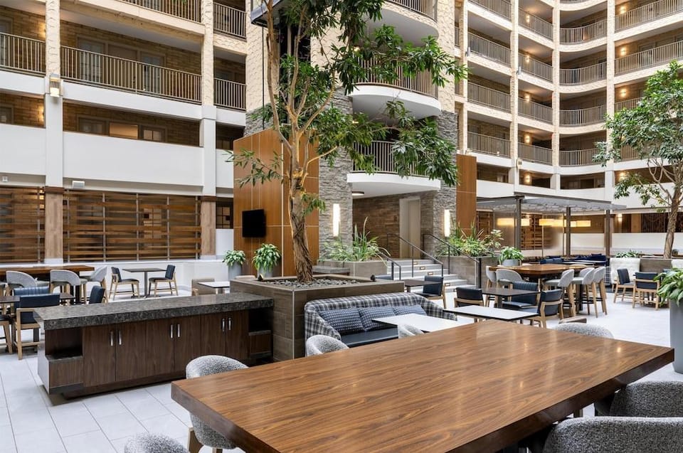 Embassy Suites by Hilton Bloomington Hotel in Bloomington
