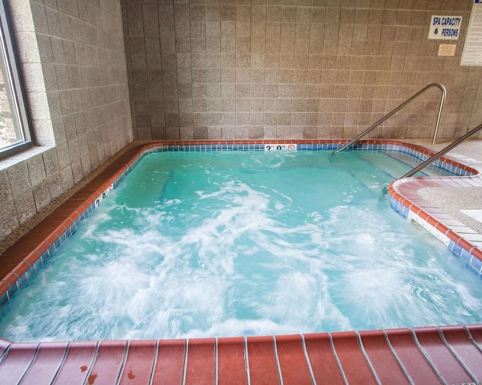 Quality Inn Hotel in Bolingbrook