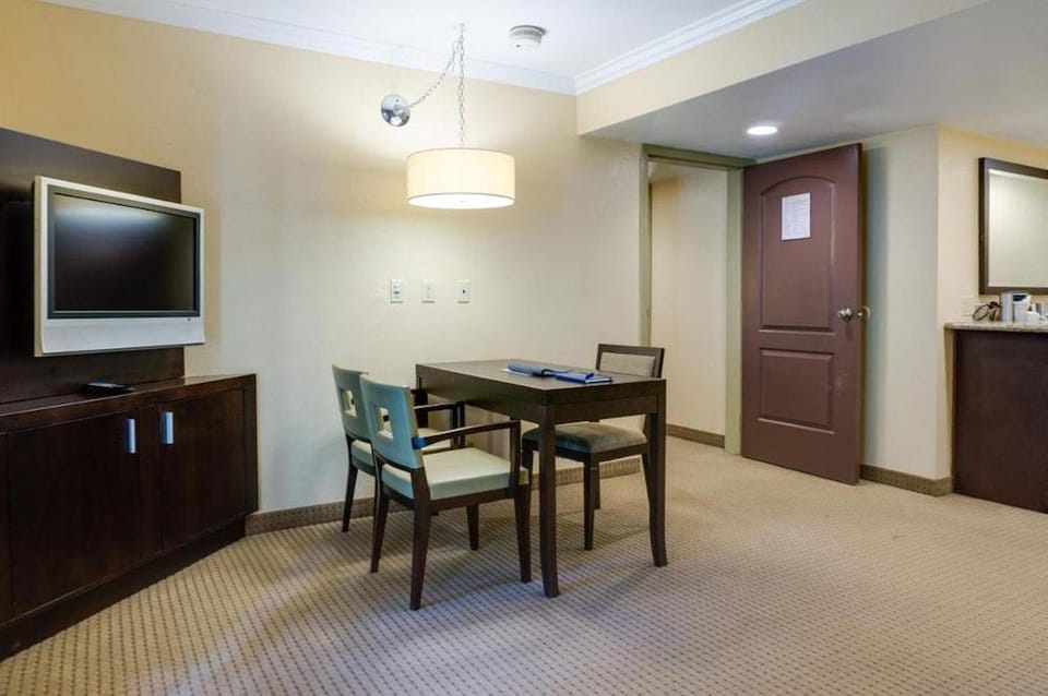 Radisson Suites Hotels Buena Park, CA Hotel in Buena Park