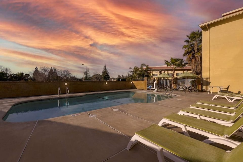Howard Johnson Inn & Suites Rocklin Hotel in Rocklin