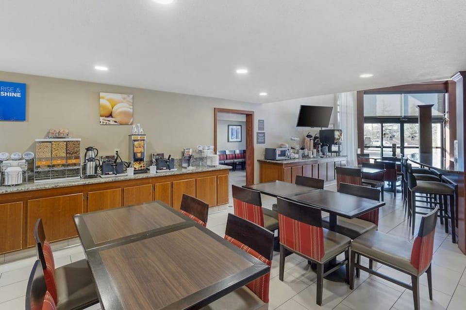 Howard Johnson Inn & Suites Rocklin Hotel in Rocklin