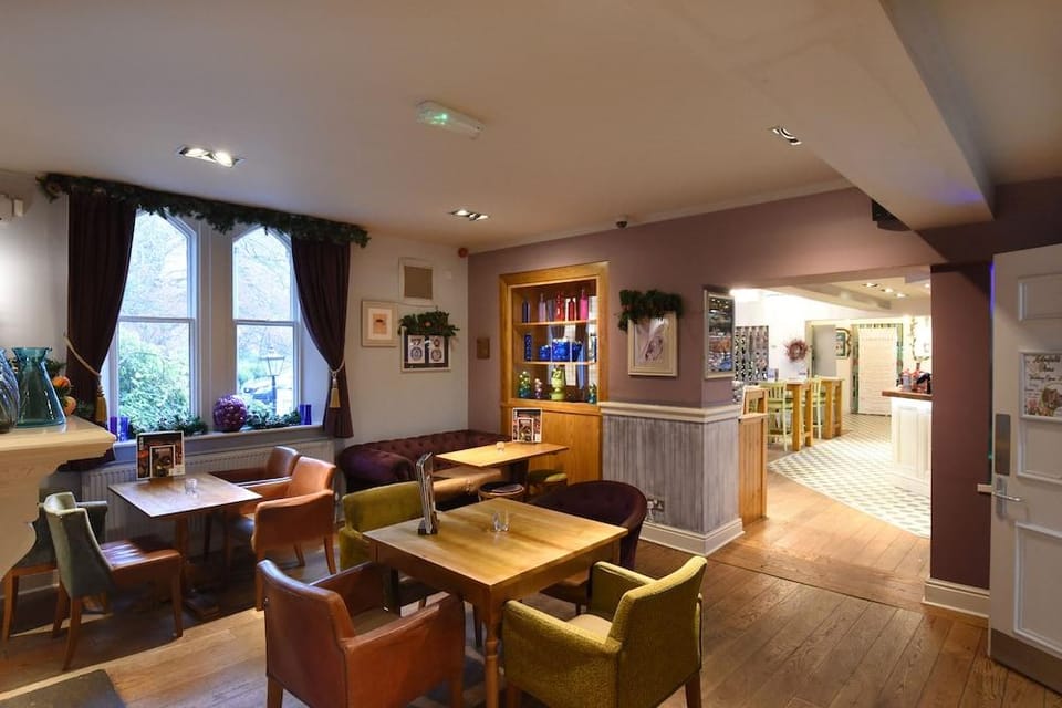 Holmfield Arms Hotel in Wakefield