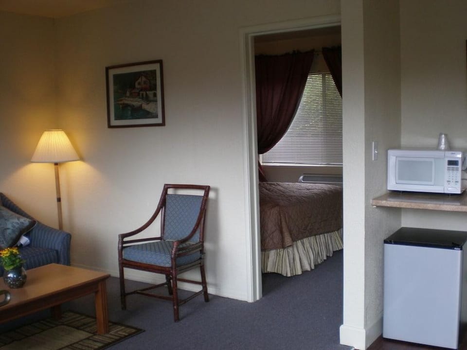 Rainbow Lodge Hotel in Lakeport