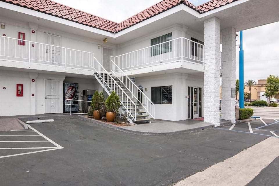 Motel 6 Hotel in Santa Fe Springs