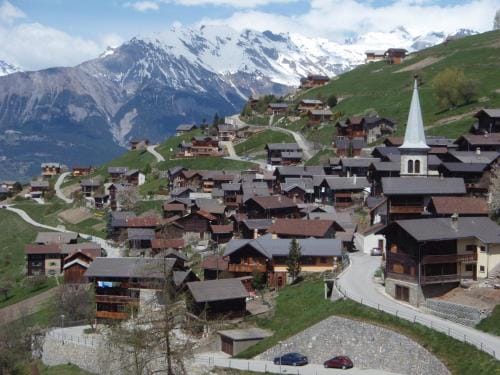 Les Gites du Cairn Hotel in Canton of Valais